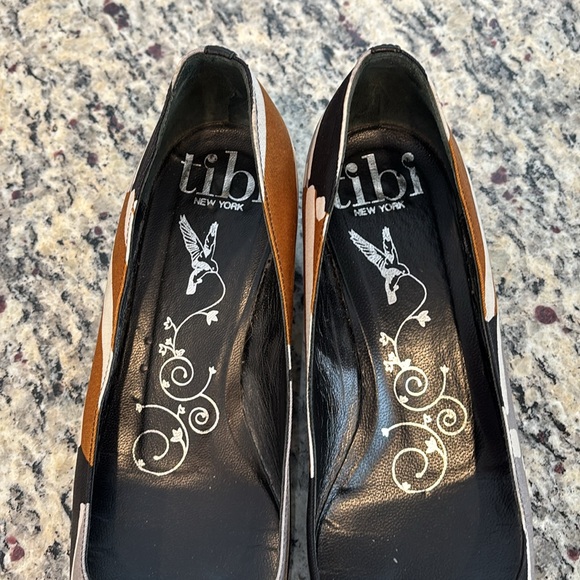 Tibi black and tan silk and leather made in Italy unique block heel shoes - Picture 4 of 12